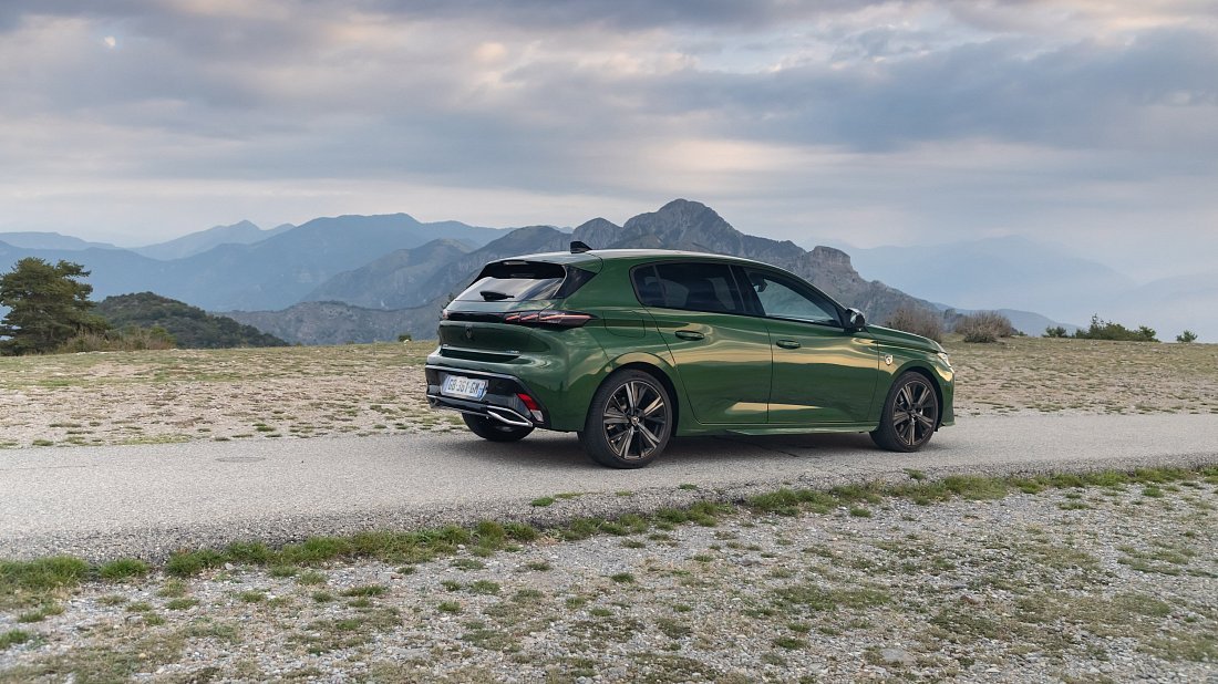 Peugeot e-308 Hatchback (2023-…) rear quarter, three-quarter view, diagonal, exterior