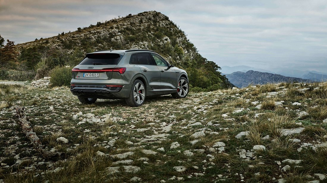 Audi Q8 e-tron 55 quattro (2022-…) rear quarter photo, three-quarter view, diagonal, exterior