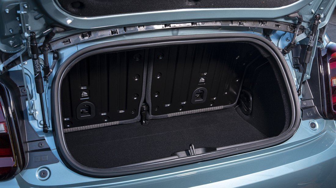 Fiat 500e Cabrio 24 kWh (2022-…) trunk photo, boot, seats up, seats upright, cargo space, cargo volume, cargo capacity, storage