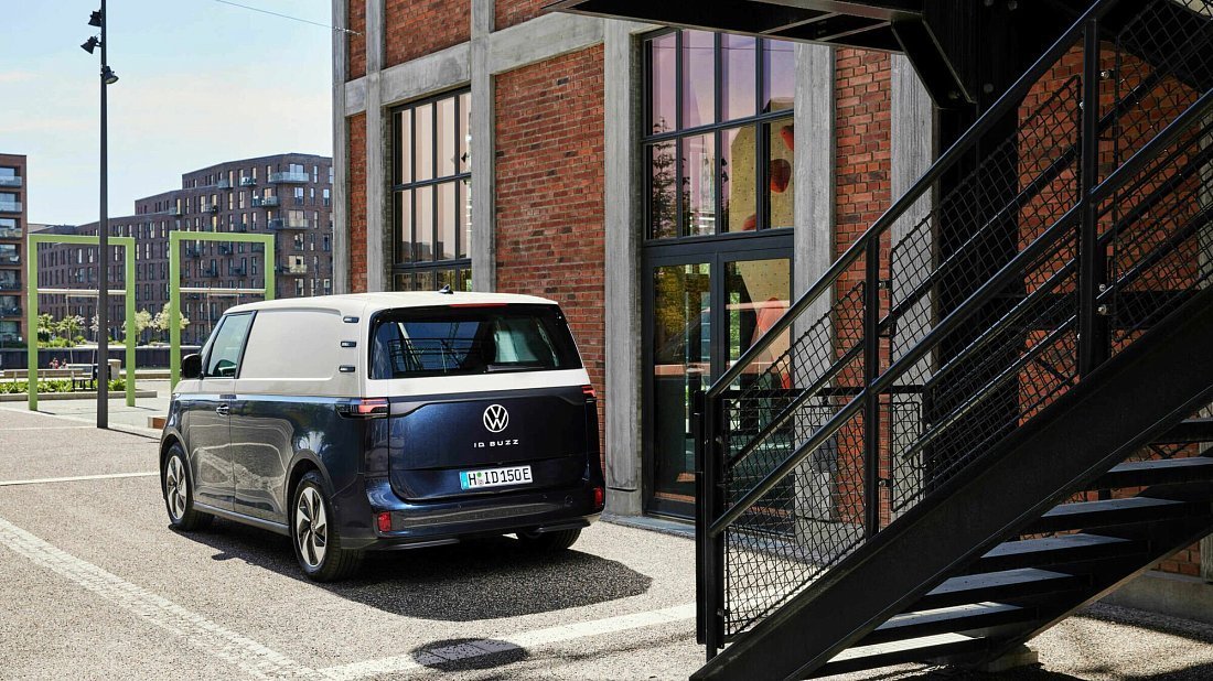 Volkswagen ID.Buzz Cargo Pro 4MOTION (2024-…) rear quarter, three-quarter view, diagonal, exterior