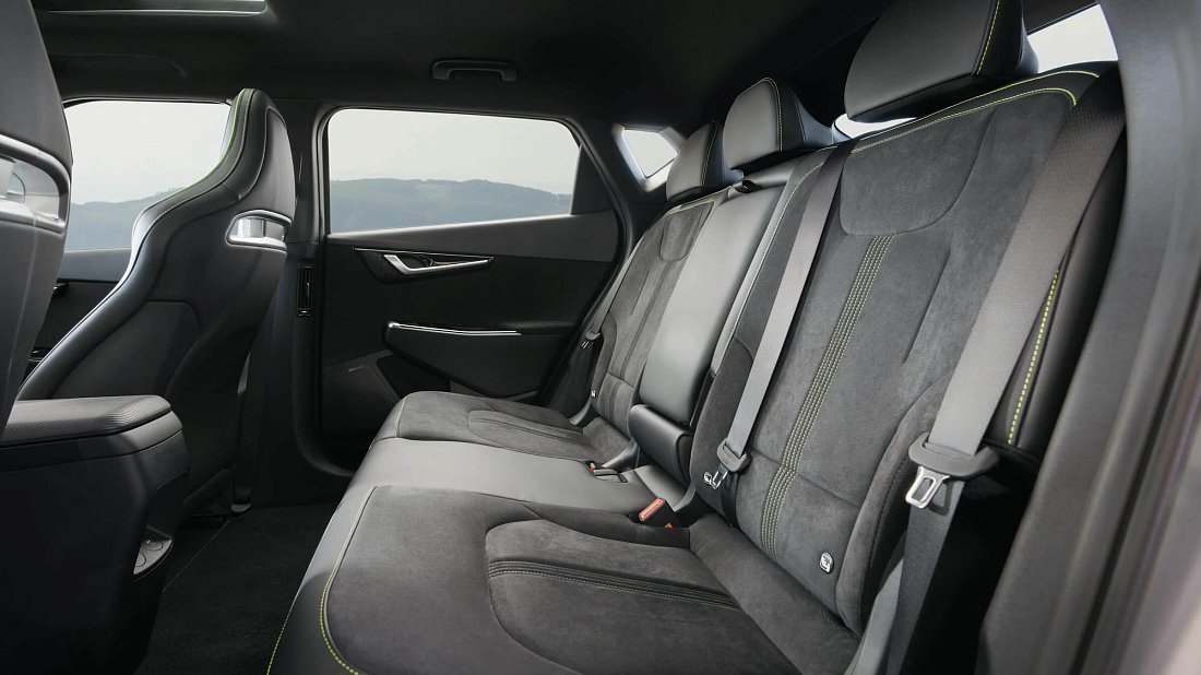 Kia EV6 GT (2022-2024) rear seats photo, back seats, passenger seats, legroom, headroom, interior
