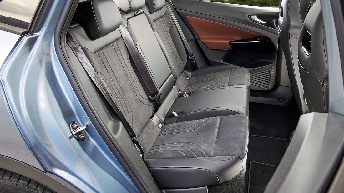 Volkswagen ID.5 Pro (2022-2023) rear seats, back seats, passenger seats, legroom, headroom, interior