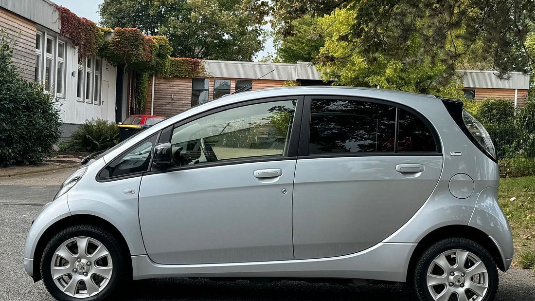 Citroën C-Zero Gen 1 (2010-2020) side profile, silhouette, doors, wheels, exterior