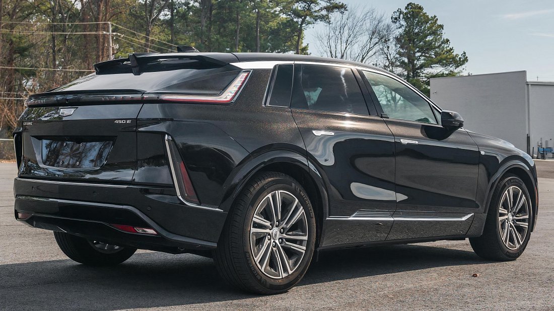 Cadillac Lyriq AWD (2022-…) rear quarter photo, three-quarter view, diagonal, exterior