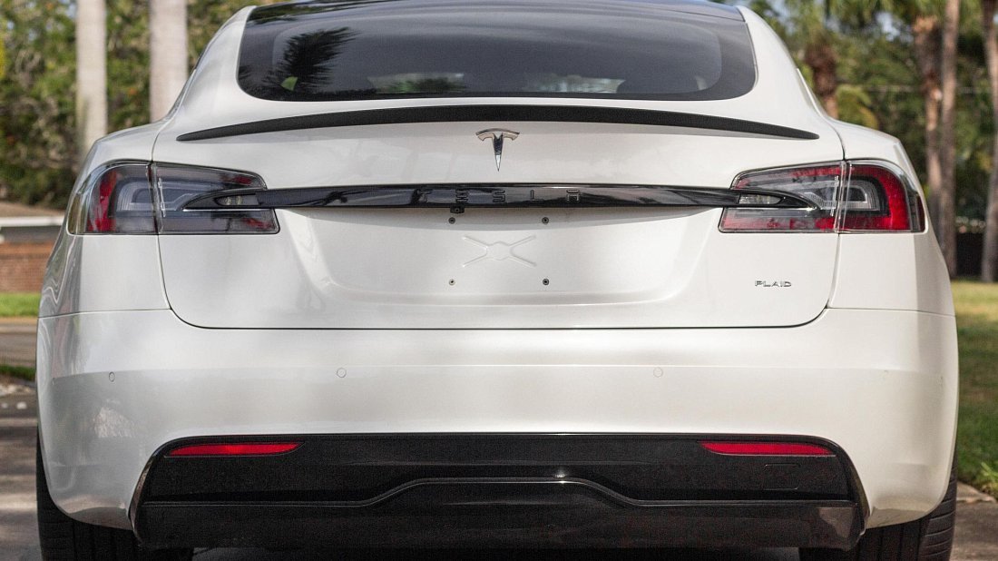 Tesla Model S Plaid (2021-…) rear view, taillights, trunk, spoiler, badge, bumper, exterior
