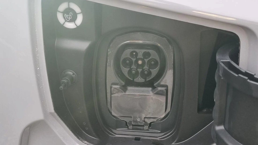 Ford e-Tourneo Custom L1 210 kW (2024-...) charge port Europe, charging, inlet, plug, connector