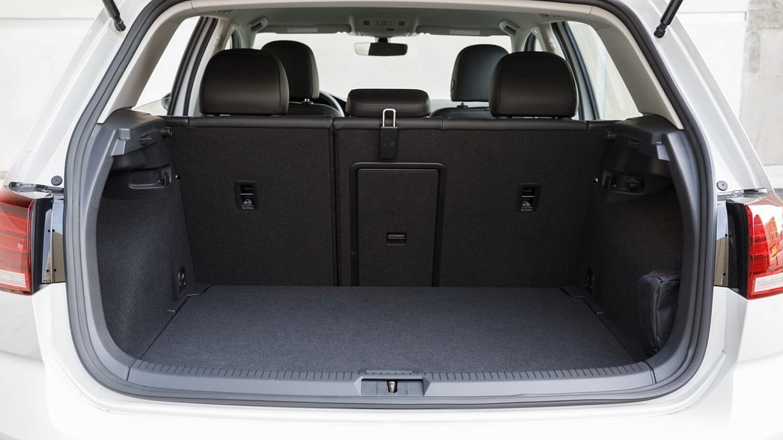 Volkswagen e-Golf 35.8 kWh (2017-2020) trunk, boot, seats up, seats upright, cargo space, cargo volume, cargo capacity, storage