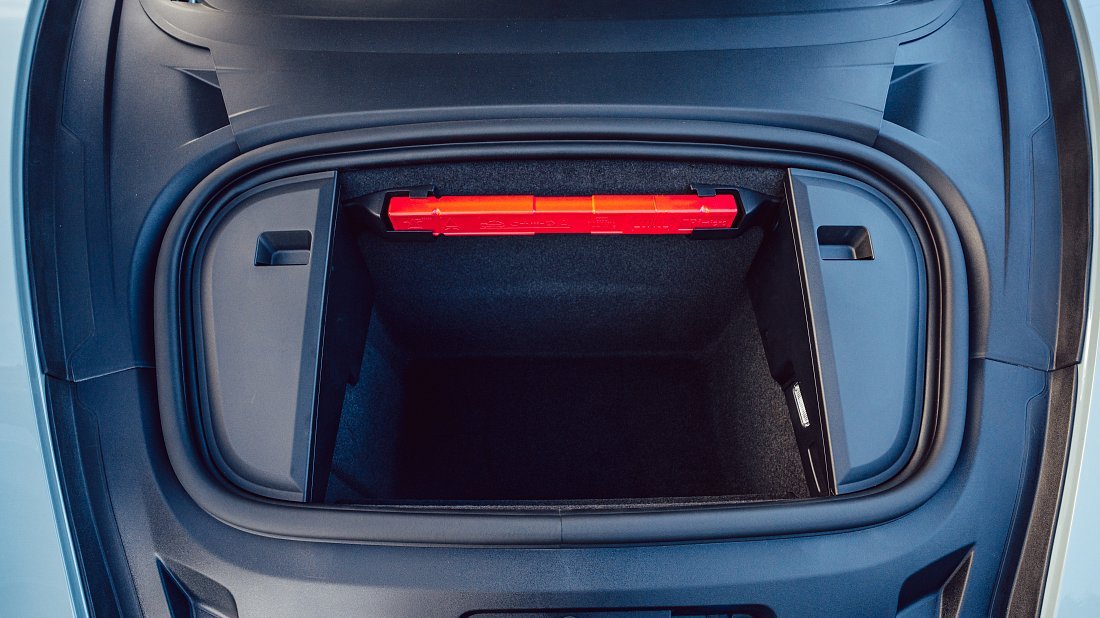 Porsche Taycan 4 Cross Turismo (2024-…) frunk, front trunk, under hood, storage, cargo, capacity, bonus space