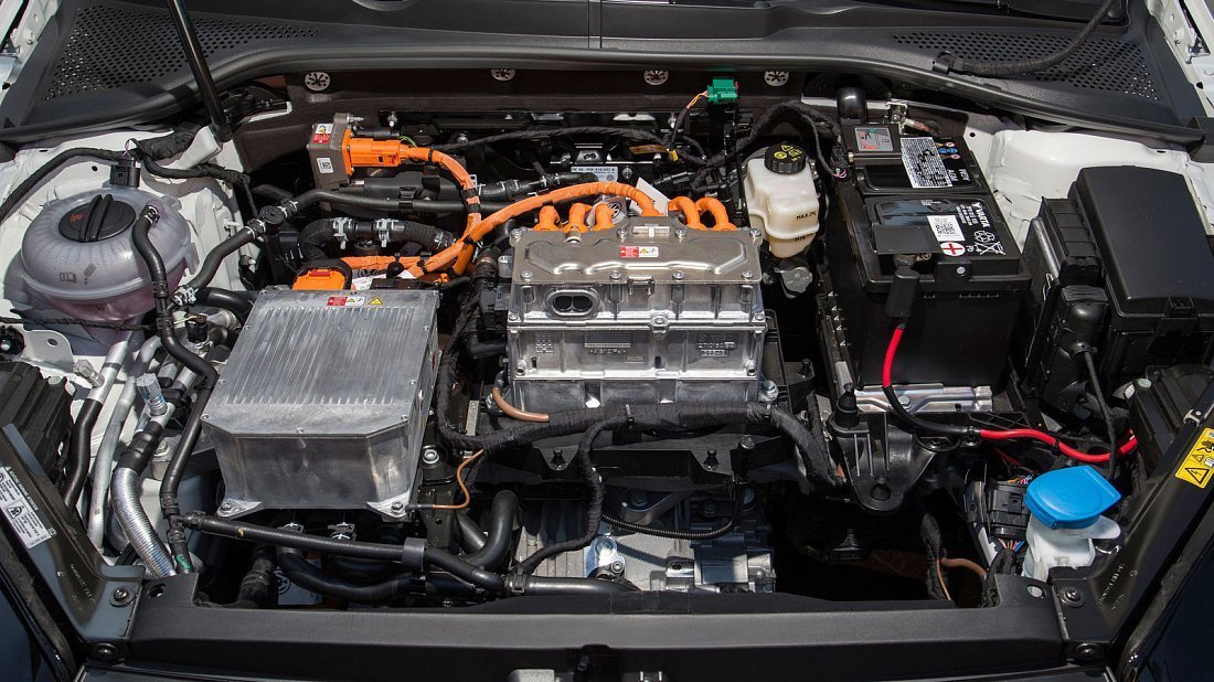 Volkswagen e-Golf 24.2 kWh (2014-2016) frunk, front trunk, under hood, storage, cargo, capacity, bonus space