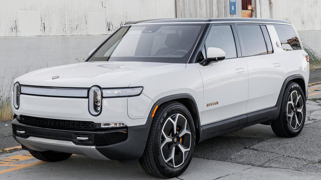 Rivian R1S Performance Dual Motor AWD Max (2023-…) front view, front quarter, diagonal, exterior