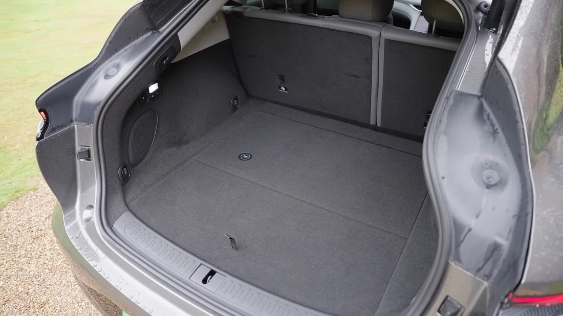 MG IM6 Performance (2025-...) trunk photo, boot, seats up, seats upright, cargo space, cargo volume, cargo capacity, storage