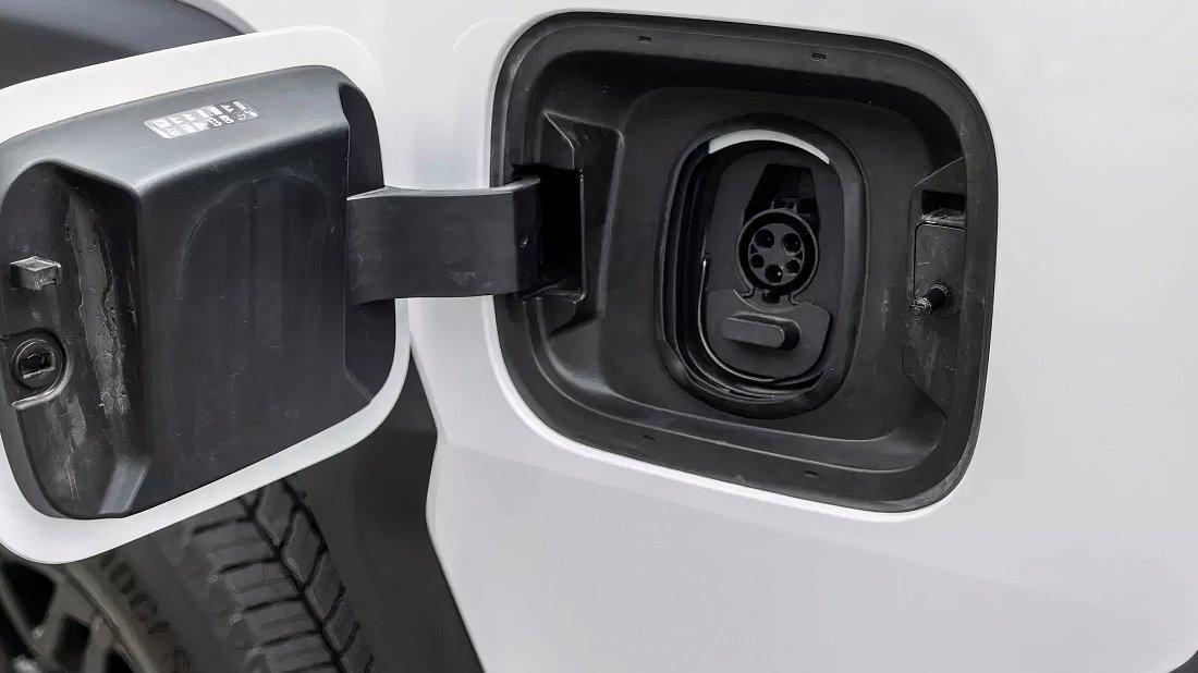 Chevrolet Silverado EV Work Truck Standard Range (2025-…) charge port USA, charging, inlet, plug, connector