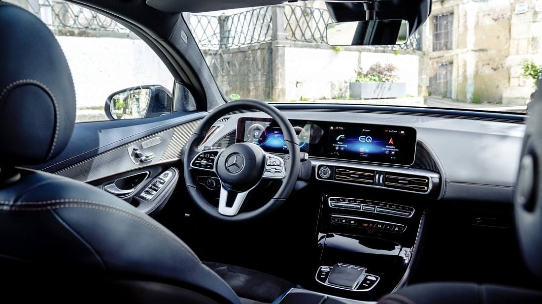 Mercedes EQC 400 4MATIC (2019-2023) interior, front seat, driver seat, dashboard, steering wheel, infotainment, cockpit