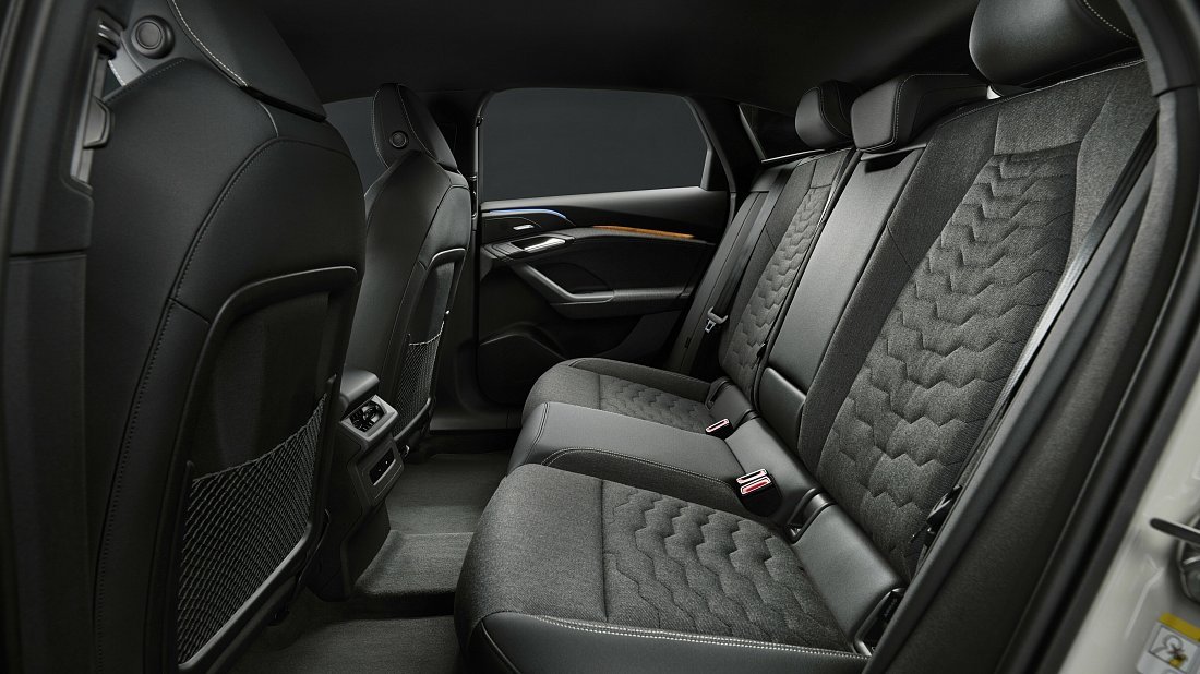 Audi A6 Avant e-tron Performance (2024-…) rear seats, back seats, passenger seats, legroom, headroom, interior