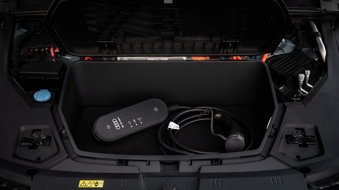 Audi e-tron 55 quattro (2019-2022) frunk, front trunk, under hood, storage, cargo, capacity, bonus space