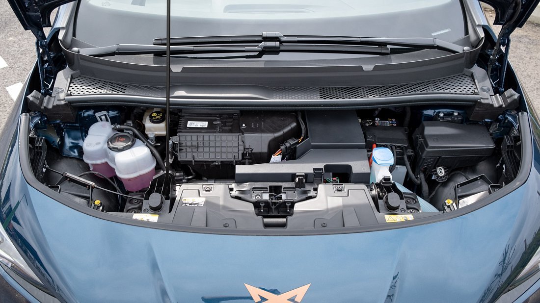 Cupra Born VZ (2024-…) frunk, front trunk, under hood, storage, cargo, capacity, bonus space