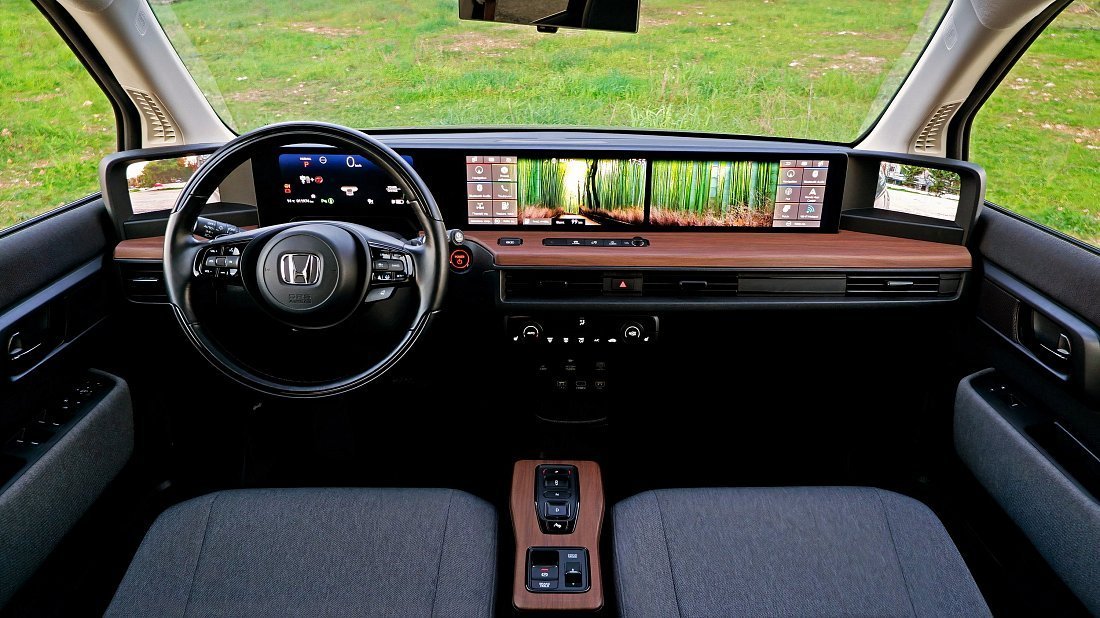 Honda e (2020-2022) interior, front seat, driver seat, dashboard, steering wheel, infotainment, cockpit