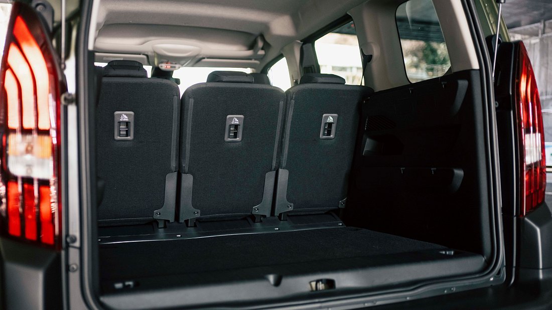 Peugeot e-Rifter M 50 kWh (2024-...) trunk, boot, seats up, seats upright, cargo space, cargo volume, cargo capacity, storage