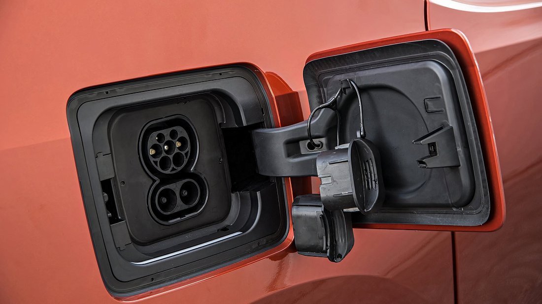BMW i3s BEV 94 Ah (2017-2018) charge port Europe photo, charging, inlet, plug, connector