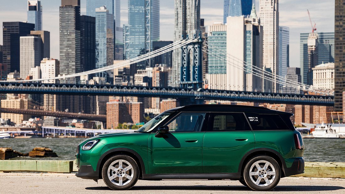 Mini Countryman SE ALL4 (2024-…) side profile, silhouette, doors, wheels, exterior