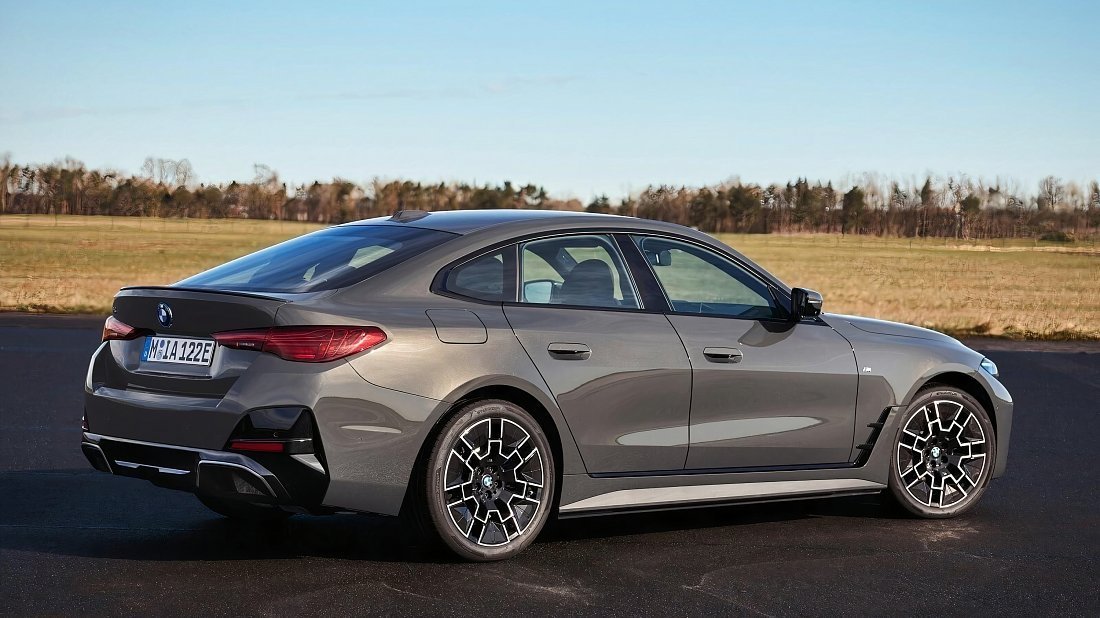 BMW i4 eDrive35 (2024-…) rear quarter, three-quarter view, diagonal, exterior
