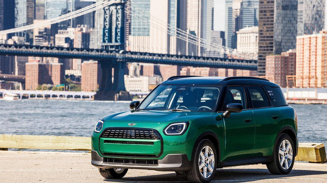 Mini Countryman SE ALL4 (2024-…) front view, front quarter, diagonal, exterior