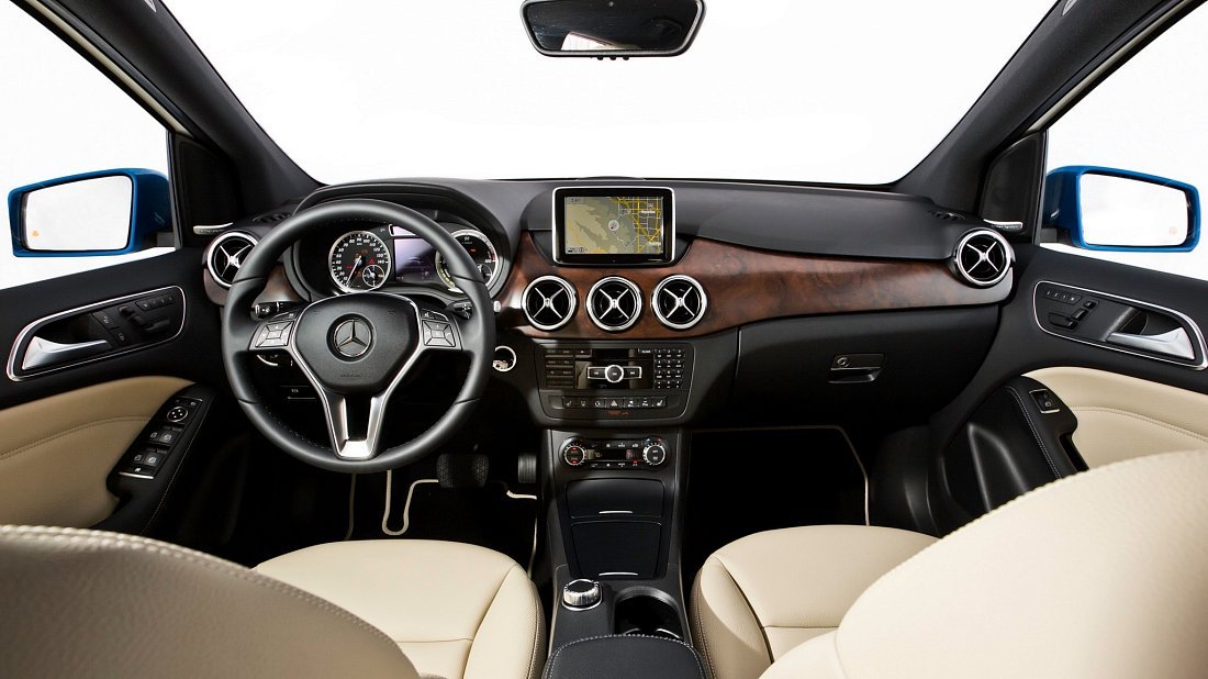 Mercedes B 250e (2014-2017) interior photo, front seat, driver seat, dashboard, steering wheel, infotainment, cockpit