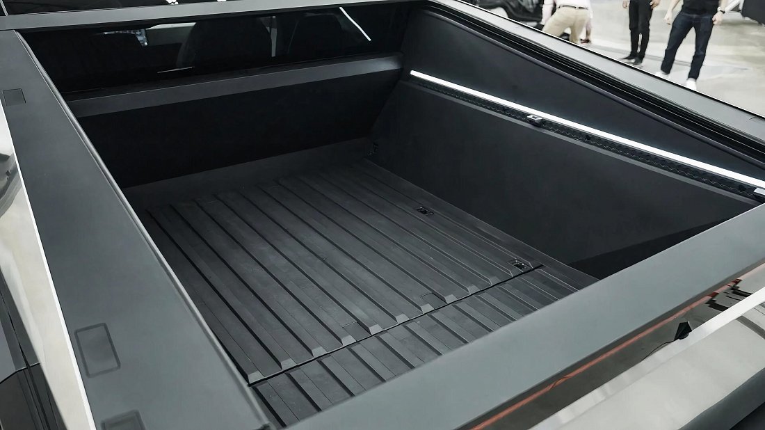 Tesla Cybertruck Cyberbeast (2024-…) trunk, boot, seats up, seats upright, cargo space, cargo volume, cargo capacity, storage