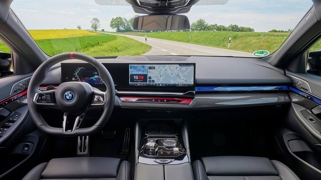 BMW i5 Touring M60 xDrive (2025-…) interior, front seat, driver seat, dashboard, steering wheel, infotainment, cockpit