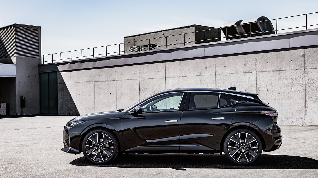 DS 4 E-Tense (2025-…) side profile, silhouette, doors, wheels, exterior