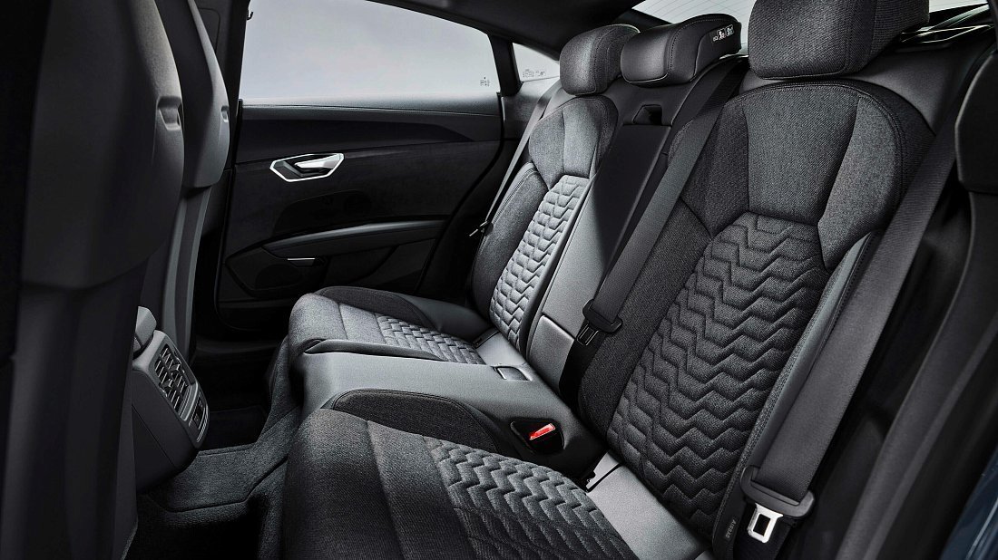 Audi e-tron GT RS (2021-2024) rear seats, back seats, passenger seats, legroom, headroom, interior