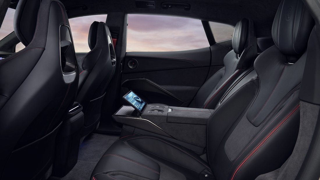 Lotus Eletre R (900 Sport/Sport Carbon) (2023-…) rear seats photo, back seats, passenger seats, legroom, headroom, interior