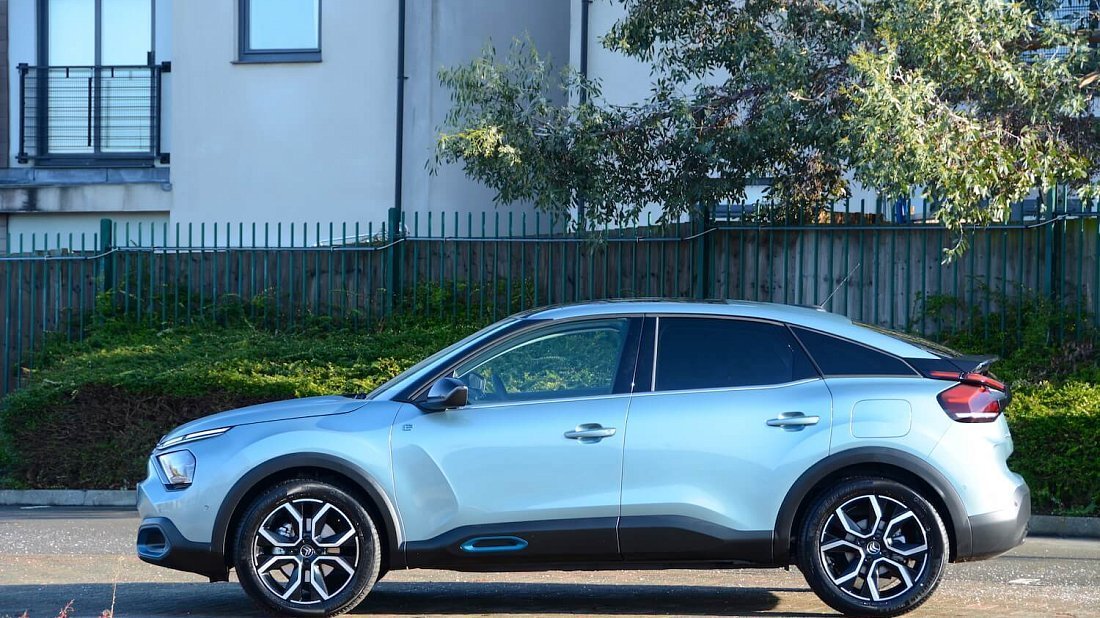 Citroën e-C4 50 kWh (2020-2024) side profile, silhouette, doors, wheels, exterior