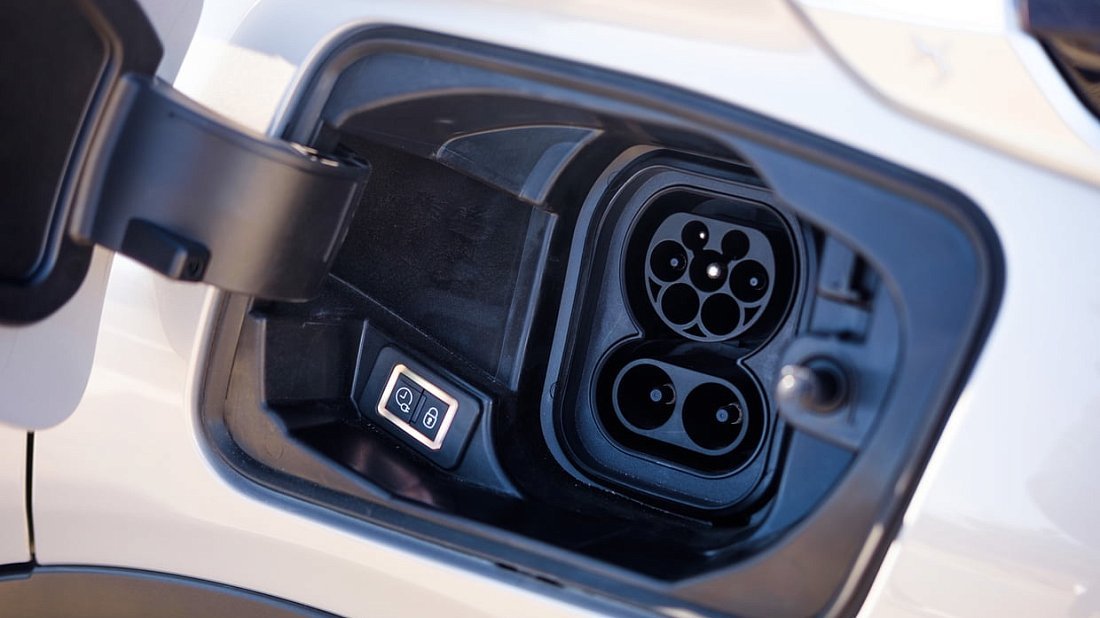 DS 4 E-Tense (2025-…) charge port Europe, charging, inlet, plug, connector