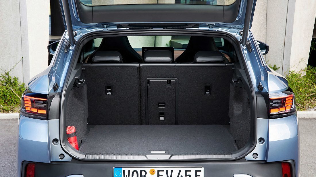 Volkswagen ID.5 Pro (2022-2023) trunk, boot, seats up, seats upright, cargo space, cargo volume, cargo capacity, storage