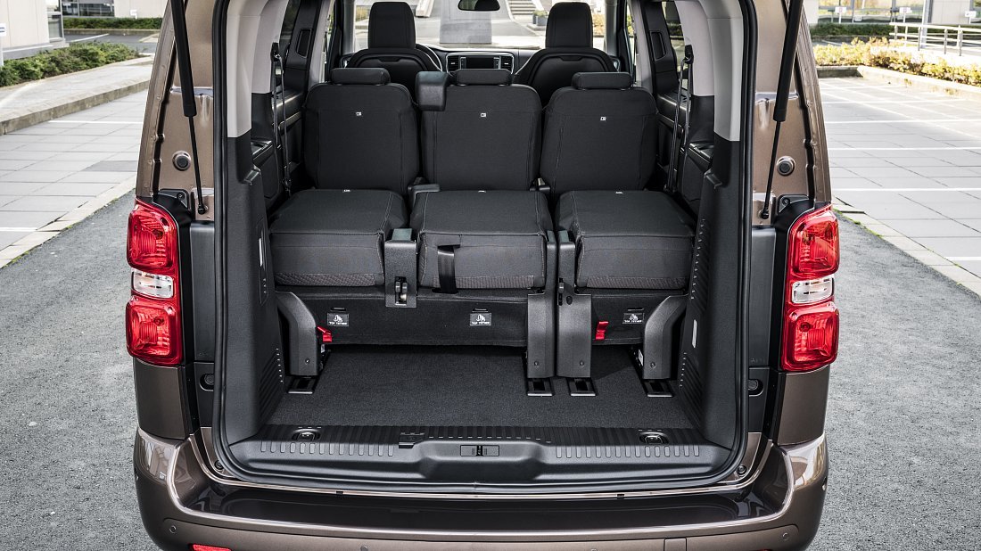 Toyota Proace Verso Electric M 50 kWh (2021-2024) trunk, boot, expanded, folded seats, maximum volume, max cargo, max capacity, max storage