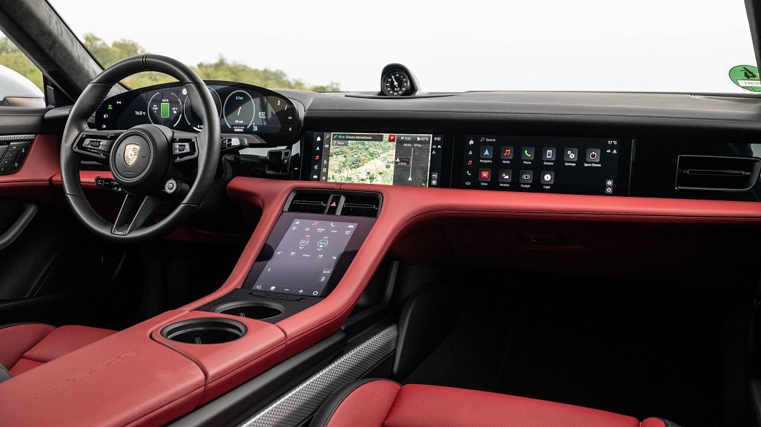 Porsche Taycan RWD Plus (2024-…) interior, front seat, driver seat, dashboard, steering wheel, infotainment, cockpit