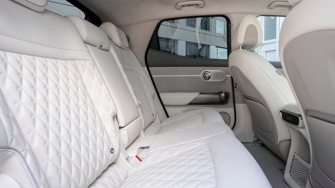 Genesis GV60 Standard AWD (2024-…) rear seats, back seats, passenger seats, legroom, headroom, interior