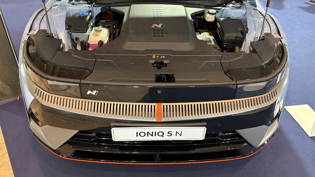Hyundai Ioniq 5 N (2023-…) frunk, front trunk, under hood, storage, cargo, capacity, bonus space