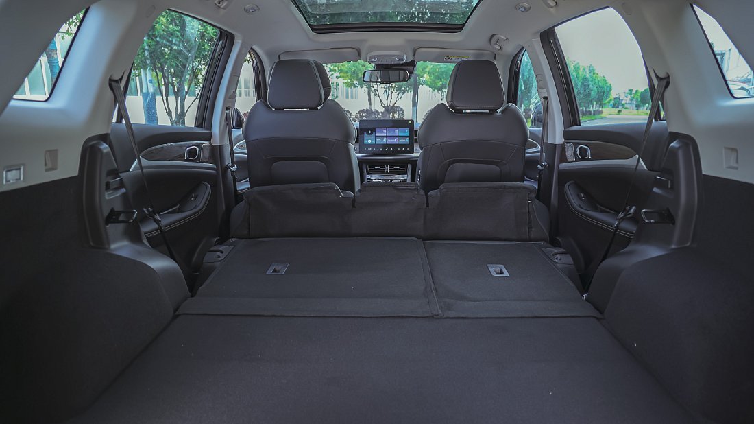 Skywell ET5 72 kWh (2022-...) folded trunk photo, boot, expanded, folded seats, maximum volume, max cargo, max capacity, max storage