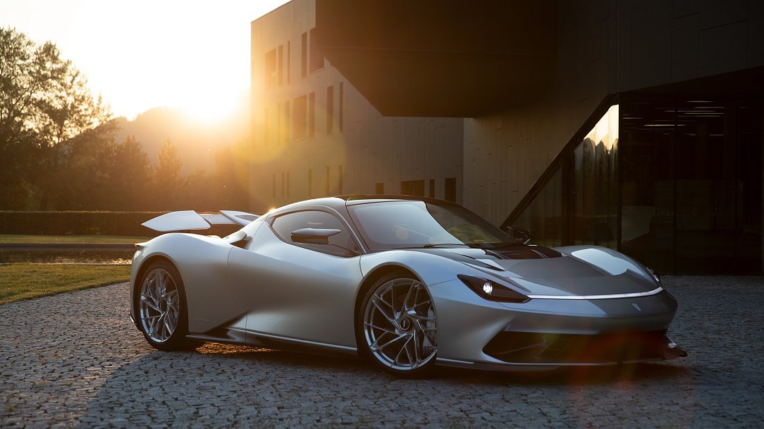 Pininfarina Battista (2022-...) front view, front quarter, diagonal, exterior