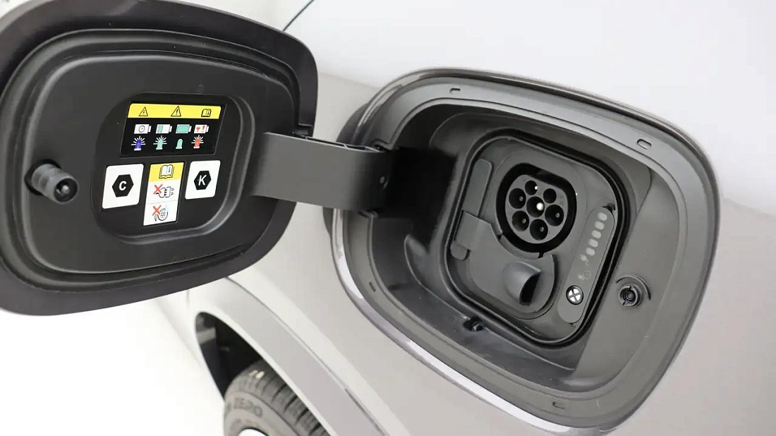 Maserati Grecale Folgore (2024-…) charge port Europe, charging, inlet, plug, connector