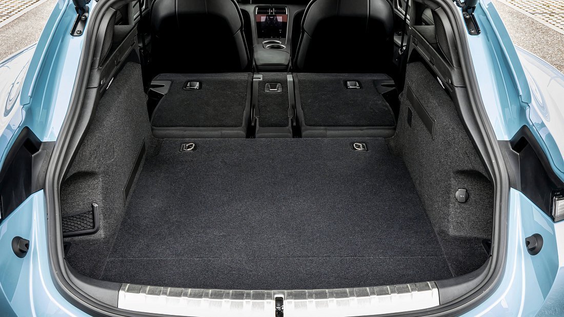 Porsche Taycan 4 Cross Turismo (2021-2024) trunk, boot, expanded, folded seats, maximum volume, max cargo, max capacity, max storage