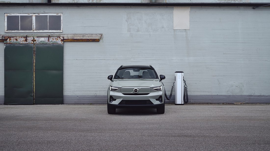 Volvo XC40 Recharge (EX40) Pure Electric (2022) front fascia, grille, headlights, bumper, exterior