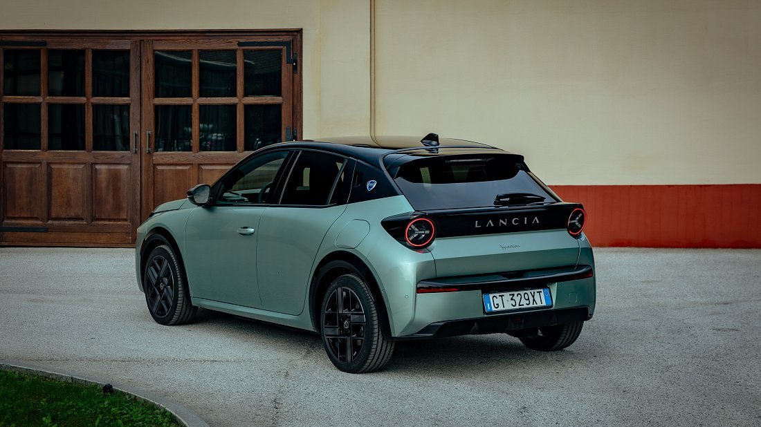 Lancia Ypsilon 54 kWh (2025-...) rear quarter photo, three-quarter view, diagonal, exterior