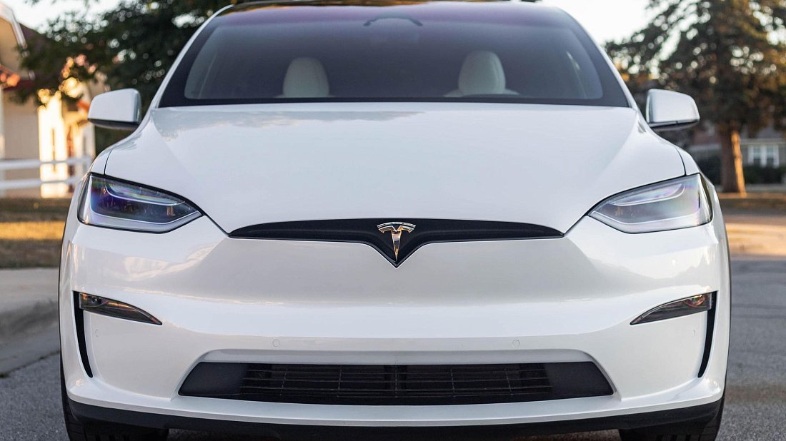Tesla Model X Plaid (2025-…) front fascia, grille, headlights, bumper, exterior