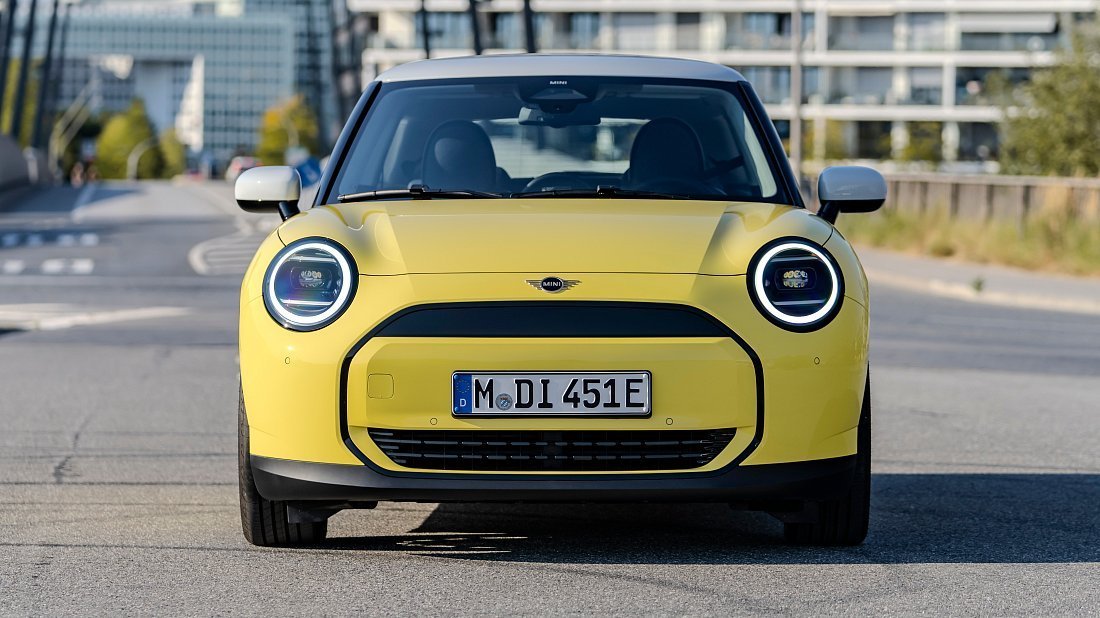 Mini Cooper SE (2023-…) front fascia, grille, headlights, bumper, exterior