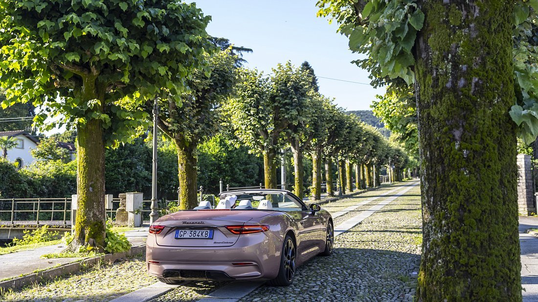 Maserati GranCabrio Folgore (2024-…) rear quarter photo, three-quarter view, diagonal, exterior