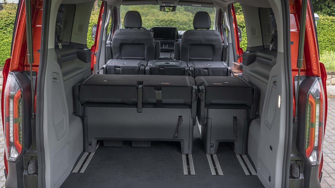 Ford e-Tourneo Custom L1 210 kW (2024-...) trunk, boot, expanded, folded seats, maximum volume, max cargo, max capacity, max storage