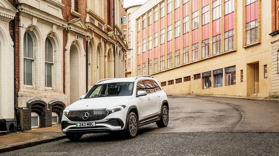 Mercedes EQB 300 4MATIC (2023-…) front view, front quarter, diagonal, exterior